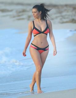 Kim Kardashian feet photo thumbnail