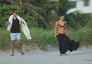 Kim Kardashian feet photo thumbnail