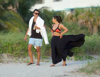 Kim Kardashian feet photo thumbnail