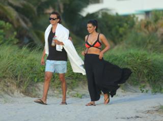 Kim Kardashian feet photo thumbnail