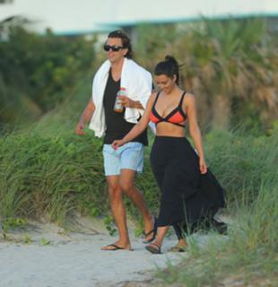 Kim Kardashian feet photo thumbnail