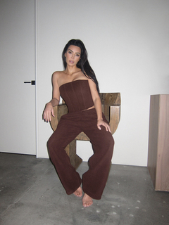 Kim Kardashian feet photo thumbnail