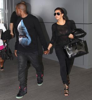 Kim Kardashian feet photo thumbnail