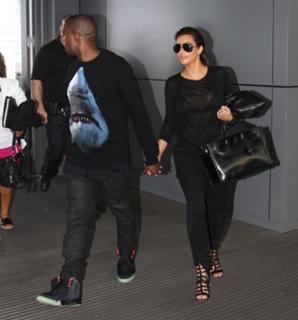 Kim Kardashian feet photo thumbnail