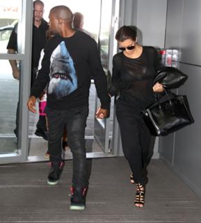 Kim Kardashian feet photo thumbnail