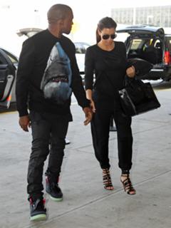 Kim Kardashian feet photo thumbnail