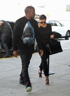 Kim Kardashian feet photo thumbnail