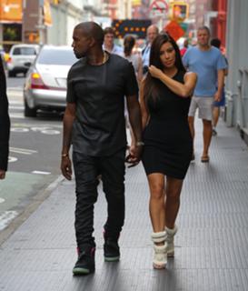 Kim Kardashian feet photo thumbnail