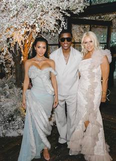 Kim Kardashian feet photo thumbnail