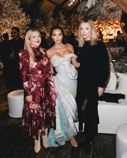 Kim Kardashian feet photo thumbnail