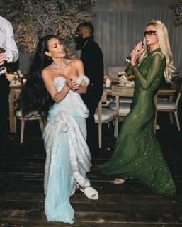 Kim Kardashian feet photo thumbnail