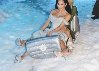 Kim Kardashian feet photo thumbnail