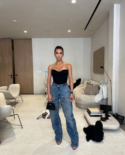 Kim Kardashian feet photo thumbnail