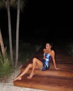 Kim Kardashian feet photo thumbnail