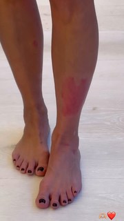 Kim Kardashian feet photo thumbnail
