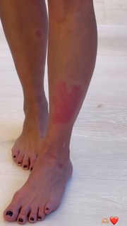 Kim Kardashian feet photo thumbnail