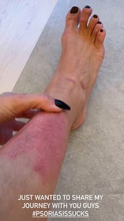 Kim Kardashian feet photo thumbnail
