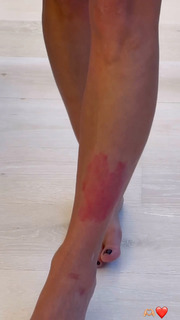 Kim Kardashian feet photo thumbnail