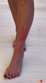 Kim Kardashian feet photo thumbnail