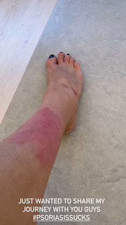 Kim Kardashian feet photo thumbnail