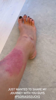 Kim Kardashian feet photo thumbnail