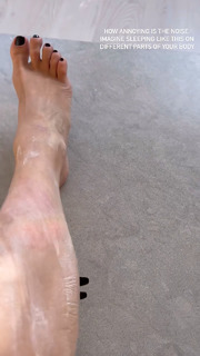 Kim Kardashian feet photo thumbnail
