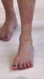 Kim Kardashian feet photo thumbnail