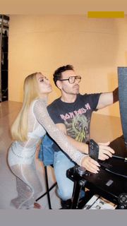 Kim Kardashian feet photo thumbnail