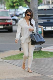 Kim Kardashian feet photo thumbnail