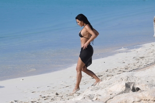 Kim Kardashian feet photo thumbnail
