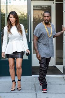 Kim Kardashian feet photo thumbnail