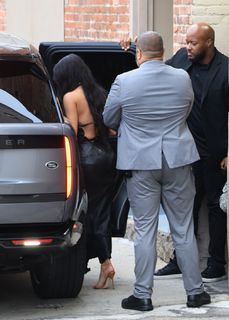 Kim Kardashian feet photo thumbnail