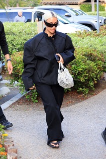 Kim Kardashian feet photo thumbnail