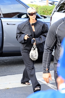 Kim Kardashian feet photo thumbnail