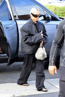 Kim Kardashian feet photo thumbnail