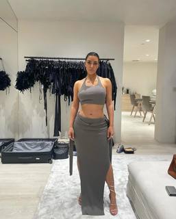 Kim Kardashian feet photo thumbnail