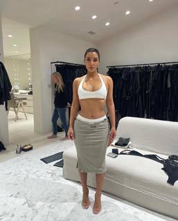 Kim Kardashian feet photo thumbnail