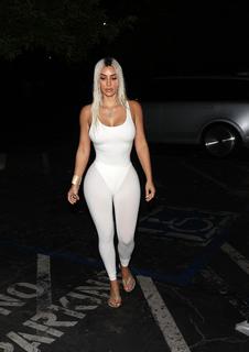 Kim Kardashian feet photo thumbnail