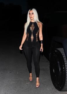 Kim Kardashian feet photo thumbnail
