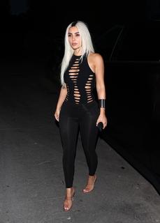 Kim Kardashian feet photo thumbnail