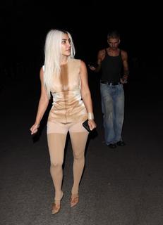 Kim Kardashian feet photo thumbnail