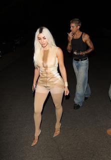 Kim Kardashian feet photo thumbnail