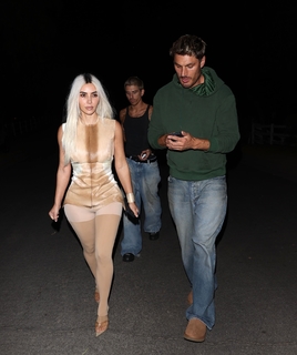 Kim Kardashian feet photo thumbnail