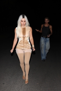 Kim Kardashian feet photo thumbnail