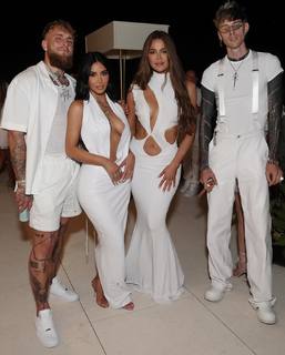 Kim Kardashian feet photo thumbnail