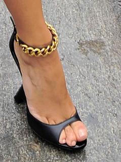 Kim Kardashian feet photo thumbnail
