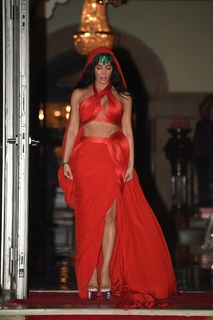 Kim Kardashian feet photo thumbnail