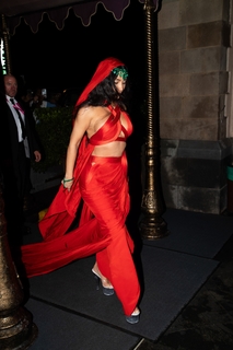 Kim Kardashian feet photo thumbnail