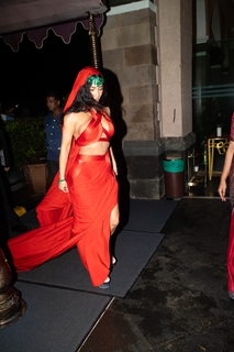 Kim Kardashian feet photo thumbnail