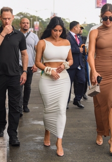 Kim Kardashian feet photo thumbnail